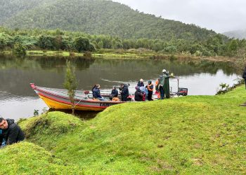 COMUNIDADES COSTERAS Y SERVICIOS PÚBLICOS DIERON INICIO A PROYECTO PARA RESTAURAR Y CONSERVAR LA BIODIVERSIDAD EN CALETA HUELLELHUE