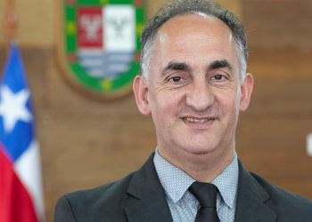 PA´ QUE NO PASE PIOLA: CONCEJAL DE DERECHA DE PUERTO VARAS USÓ UNA LICENCIA MÉDICA FALSA PARA IR A CANTAR EN FESTIVAL EN EL NORTE