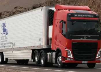 UN GOBERNADOR DE DERECHA ARGENTINO QUIERE COBRAR PEAJE A LOS CAMIONES CHILENOS QUE USEN LA CARRETERA AL OTRO LADO DE LA CORDILLERA