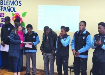 LICEO POLIVALENTE DE ANCUD FORTALECE LA EDUCACIÓN DE ESTUDIANTES MIGRANTES PRESENTANDO MANUAL-DICCIONARIO CREOLE-ESPAÑOL