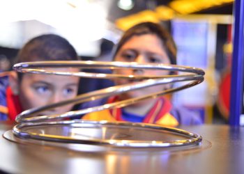 LA CIENCIA Y LA MAGIA DE LAS BURBUJAS GIGANTES LLEGAN A DALCAHUE CON EL MUSEO INTERACTIVO MIRADOR