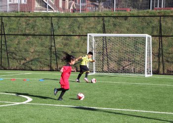 CANCHA DE FUTBOLITO FAVORECERÁ A CASI MIL ALUMNOS DEL LICEO MANUEL JESÚS ANDRADE DE CHONCHI