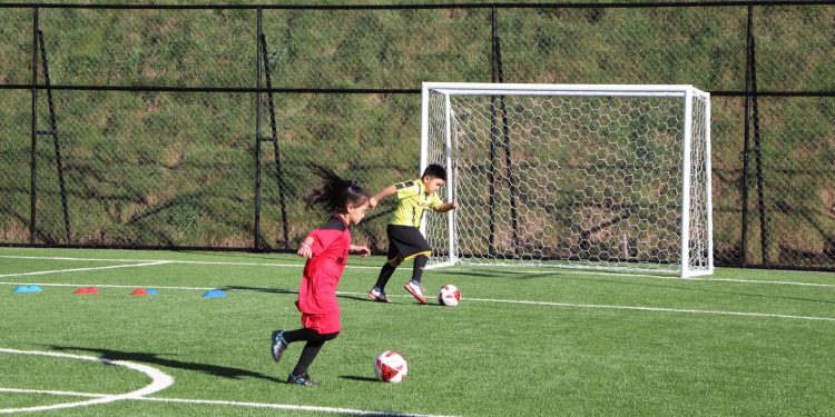 CANCHA DE FUTBOLITO FAVORECERÁ A CASI MIL ALUMNOS DEL LICEO MANUEL JESÚS ANDRADE DE CHONCHI