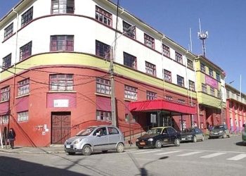 CORTE SUPREMA ORDENA REINCORPORACIÓN DE FUNCIONARIO MUNICIPAL DE ANCUD TRAS REVOCACIÓN ILEGAL DE PRÓRROGA DE CONTRATA