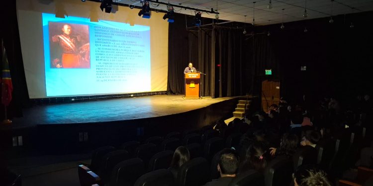 EXPOSICIÓN AUDIOVISUAL “ANCUD RUMBO AL BICENTENARIO” REÚNE A ESTUDIANTES Y COMUNIDAD