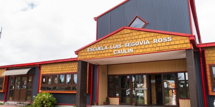 GOBIERNO INAUGURÓ MEJORAS EN ESCUELA RURAL LUIS SEGOVIA ROSS DE CAULÍN CON INVERSIÓN DE MÁS DE 400 MILLONES