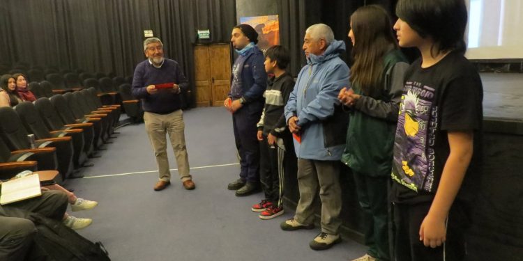 CON NUEVO DOCUMENTAL AUDIOVISUAL EL PRAIS ANCUD DESTACÓ LA RESILIENCIA DE LAS Y LOS SOBREVIVIENTES DEL TERREMOTO – MAREMOTO DE 1960 Y DEL GOLPE DE ESTADO DE 1973